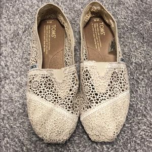 Toms size 6